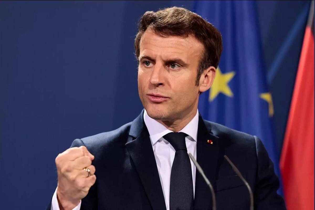 Macron: Putin je čudovište koje mora stalno proždirati da bi preživjelo